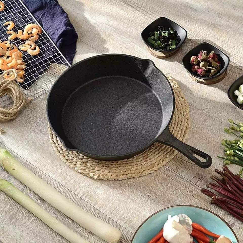 Cast iron pan