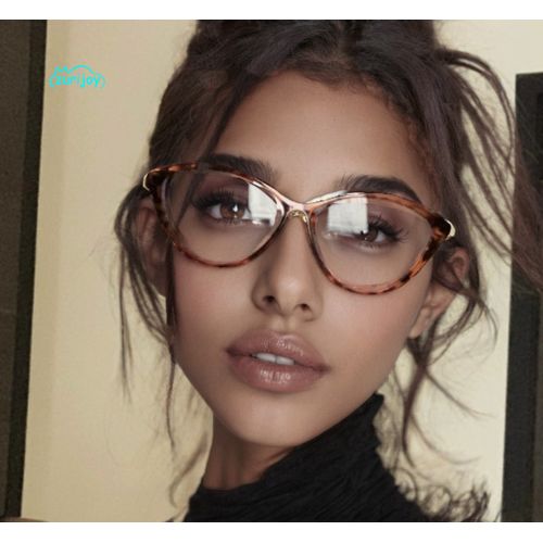 Stylish Cat - Eye Glasses With Tortoiseshell Patterns