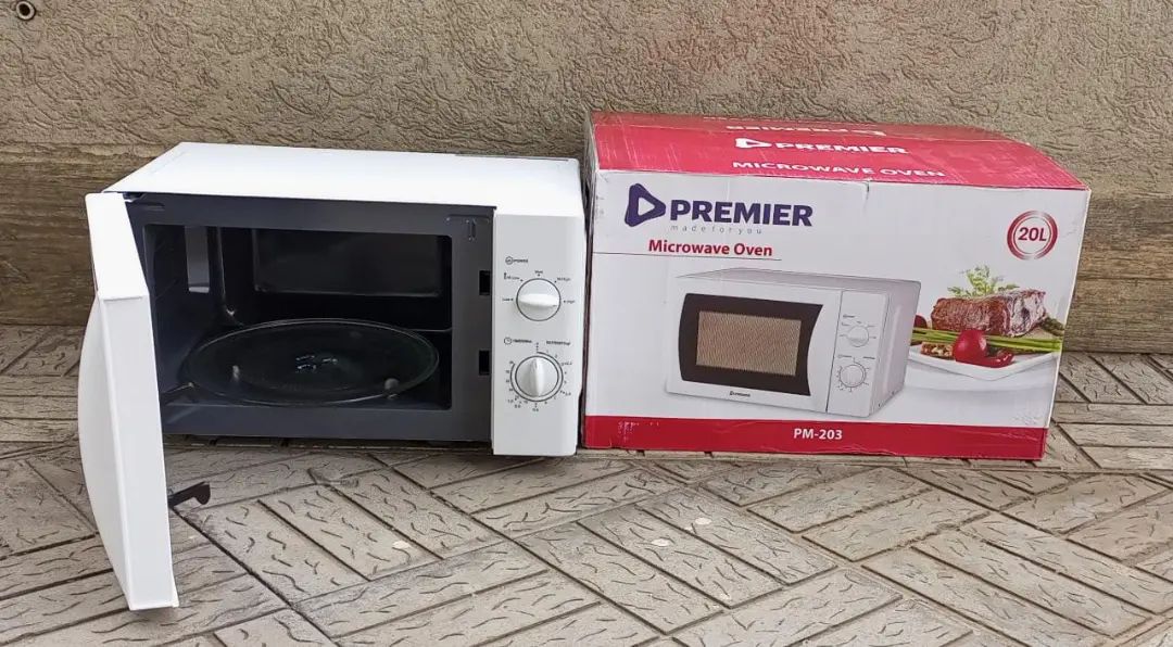 Premier microwave oven