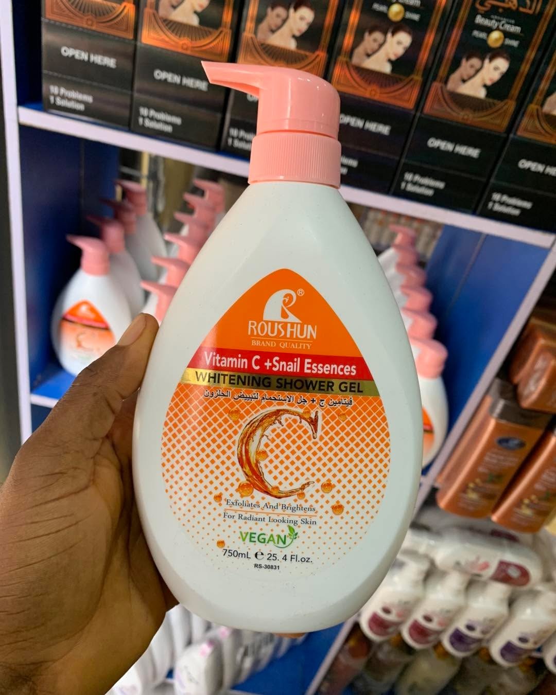 Roushun Vitamin C & Snail Essence Whitening Shower Gel
