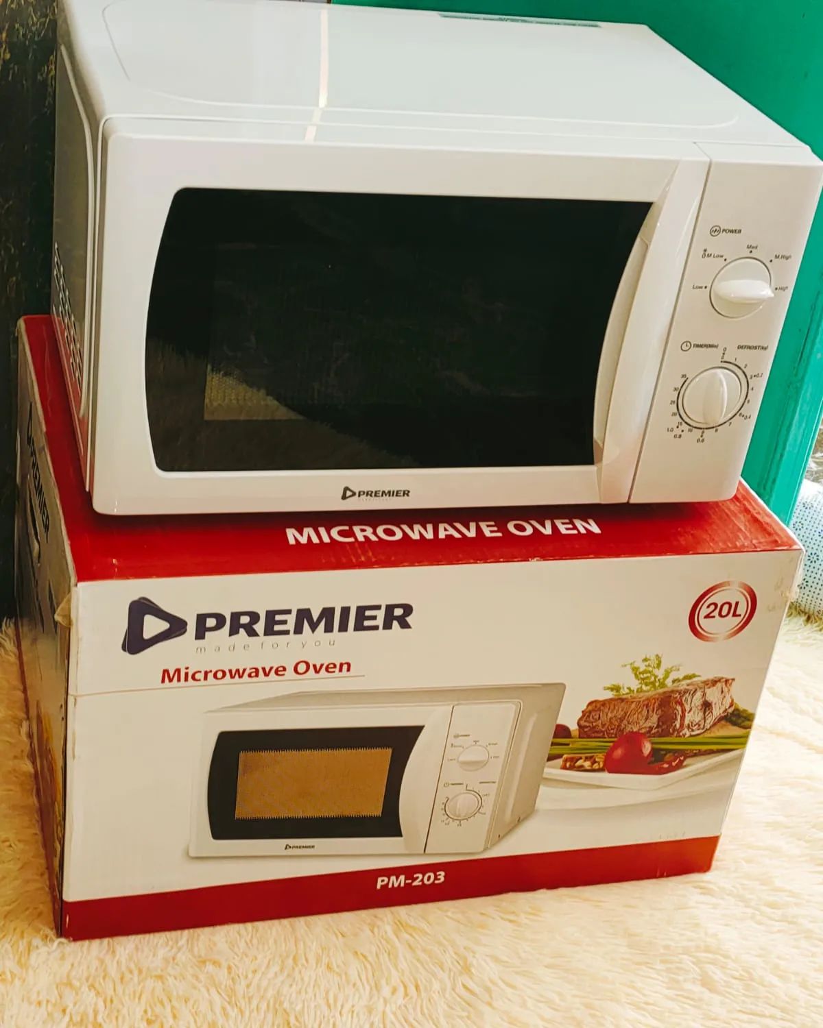 Premier microwave oven